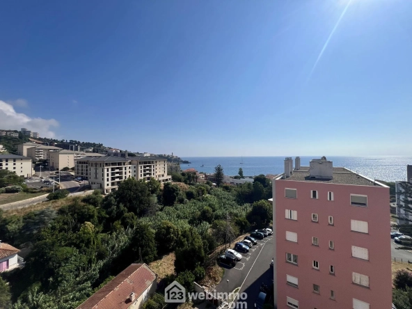 Appartement T3 de 61 m² avec vue mer à Bastia - Dernier étage avec ascenseur