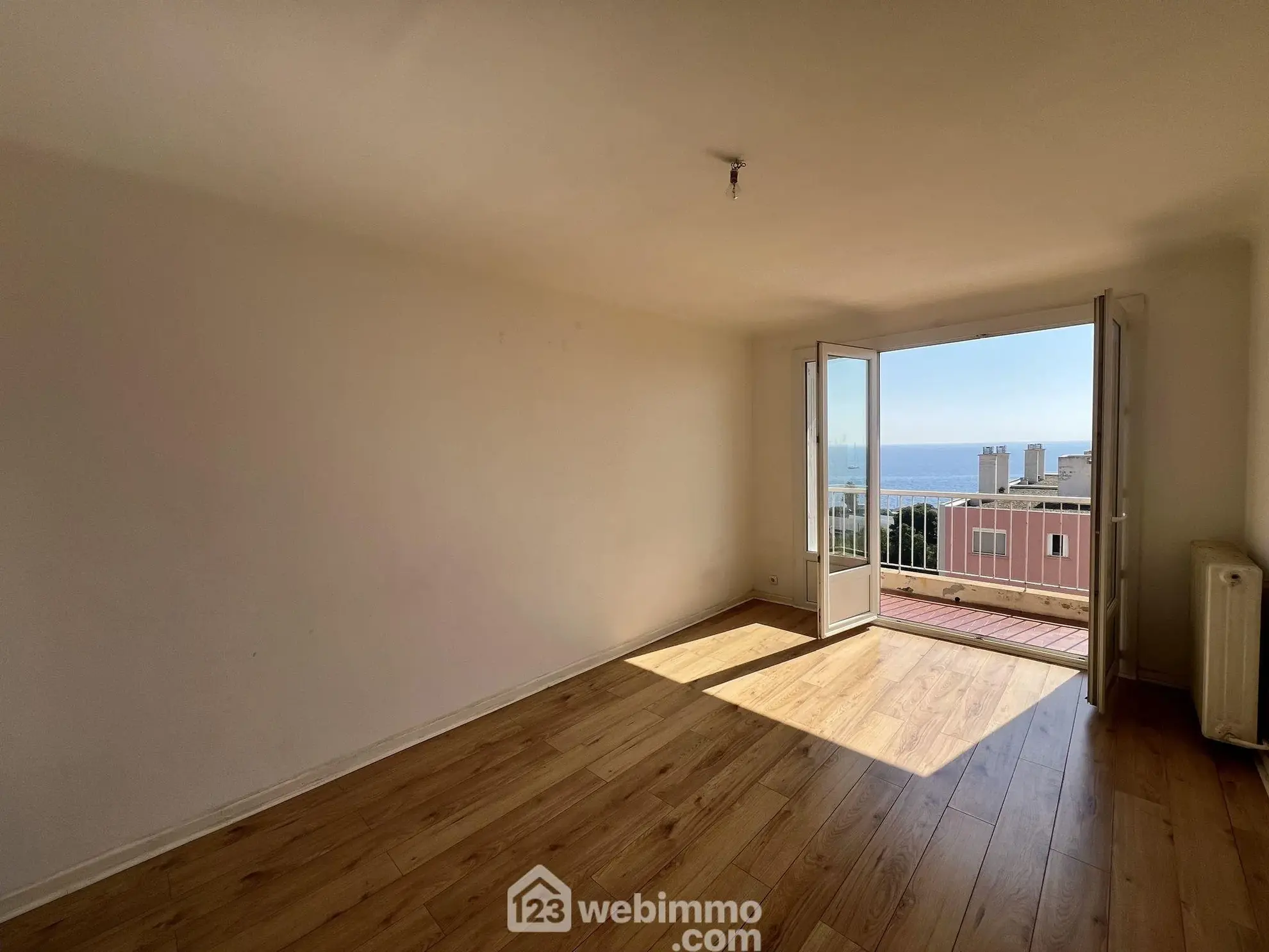 Appartement T3 de 61 m² avec vue mer à Bastia - Dernier étage avec ascenseur 