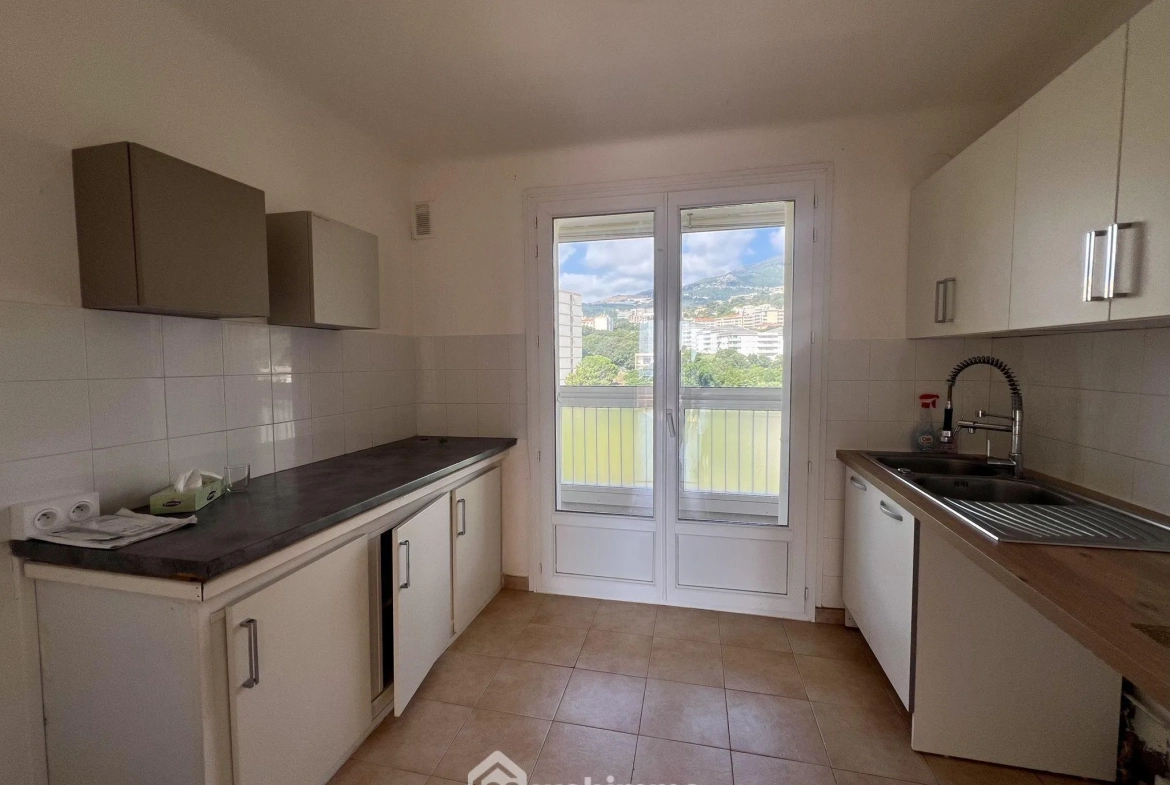 Appartement T3 de 61 m² avec vue mer à Bastia - Dernier étage avec ascenseur 