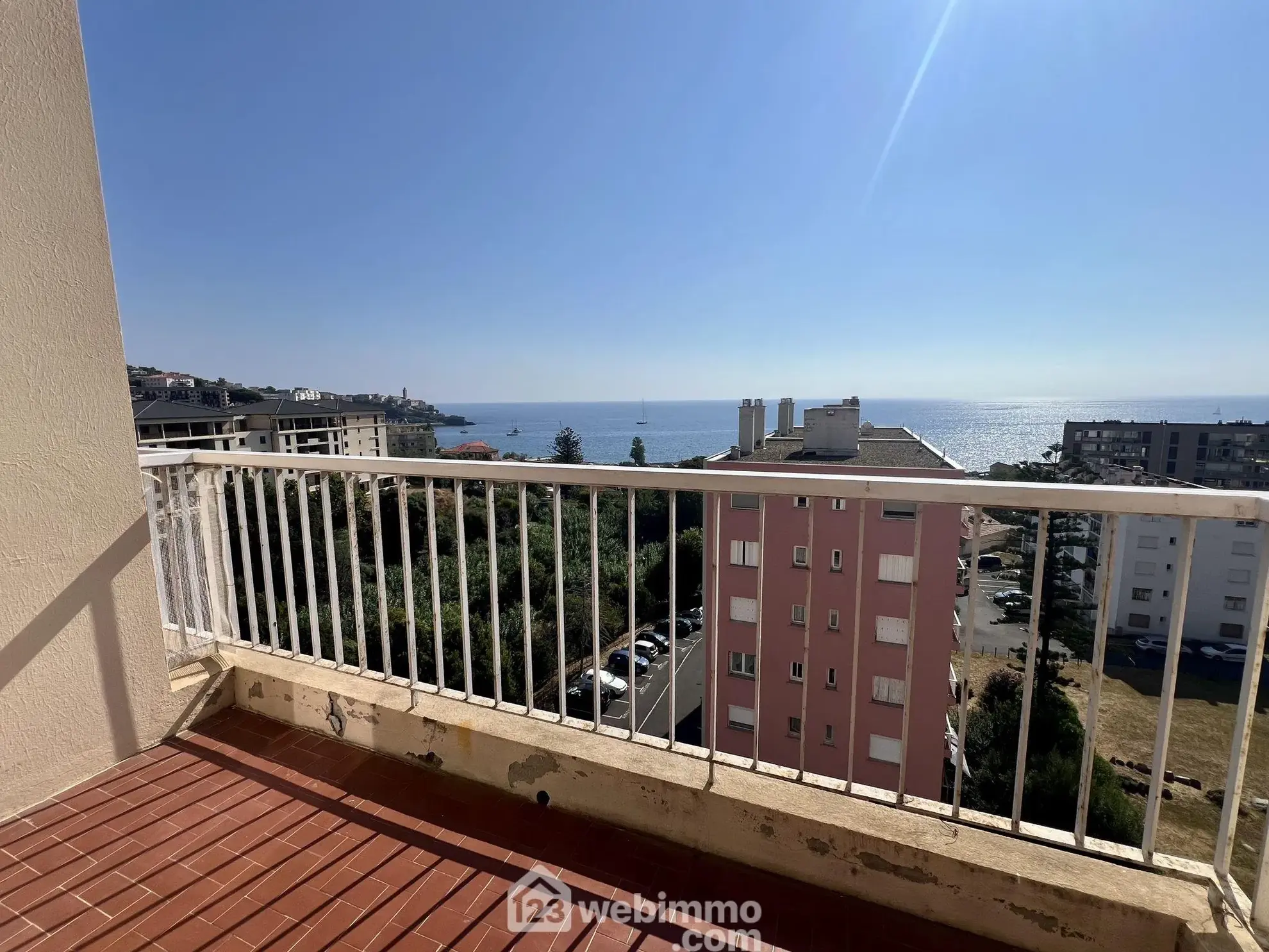 Appartement T3 de 61 m² avec vue mer à Bastia - Dernier étage avec ascenseur 