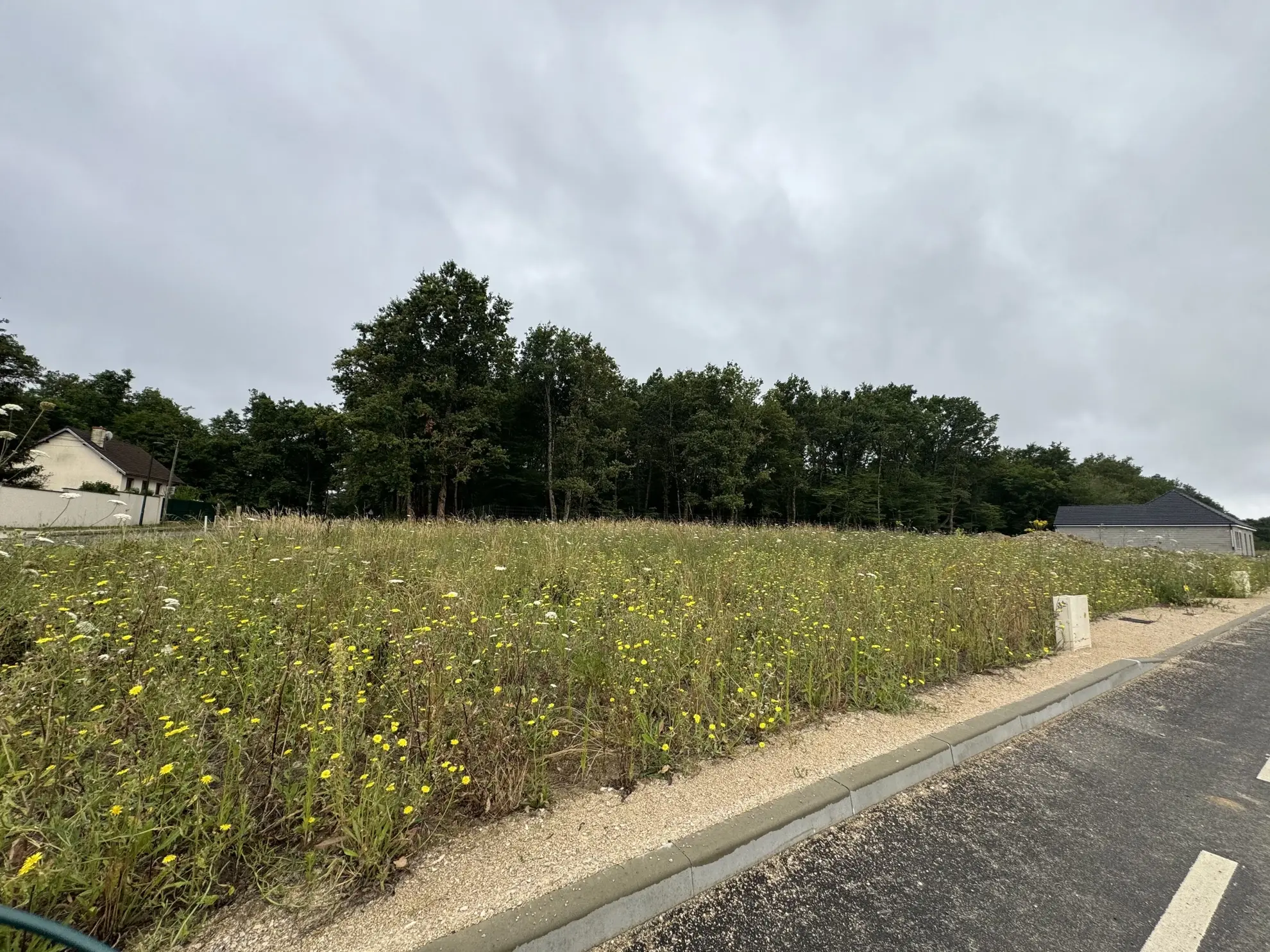 Terrain à vendre de 835 m² à Chécy, idéal pour votre projet de construction 