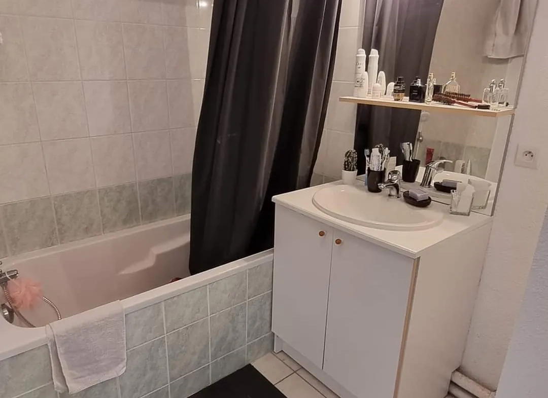 Studio de 25 m² à Villerest avec balcon, parking privé, résidence sécurisée 