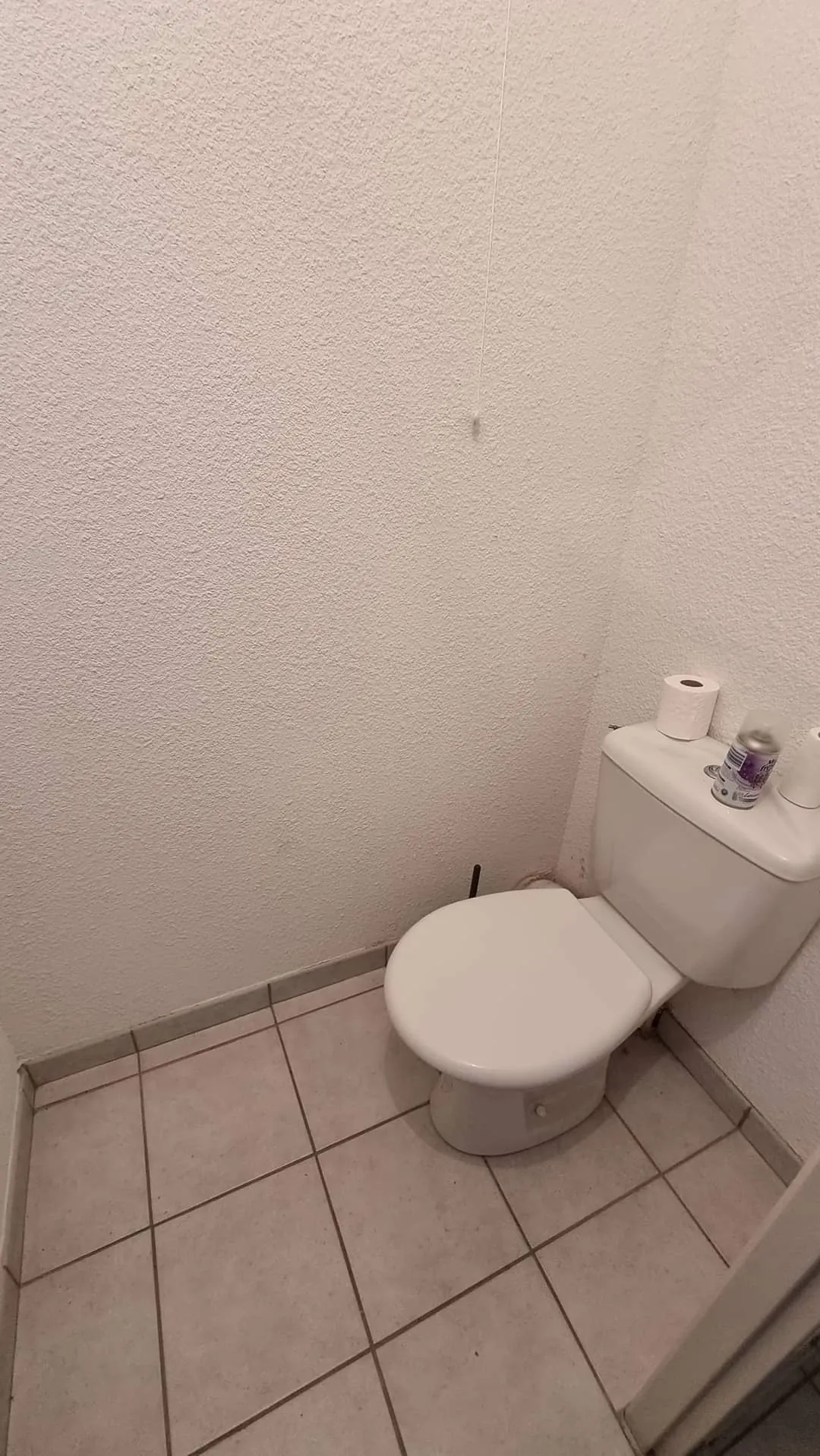 Studio de 25 m² à Villerest avec balcon, parking privé, résidence sécurisée 