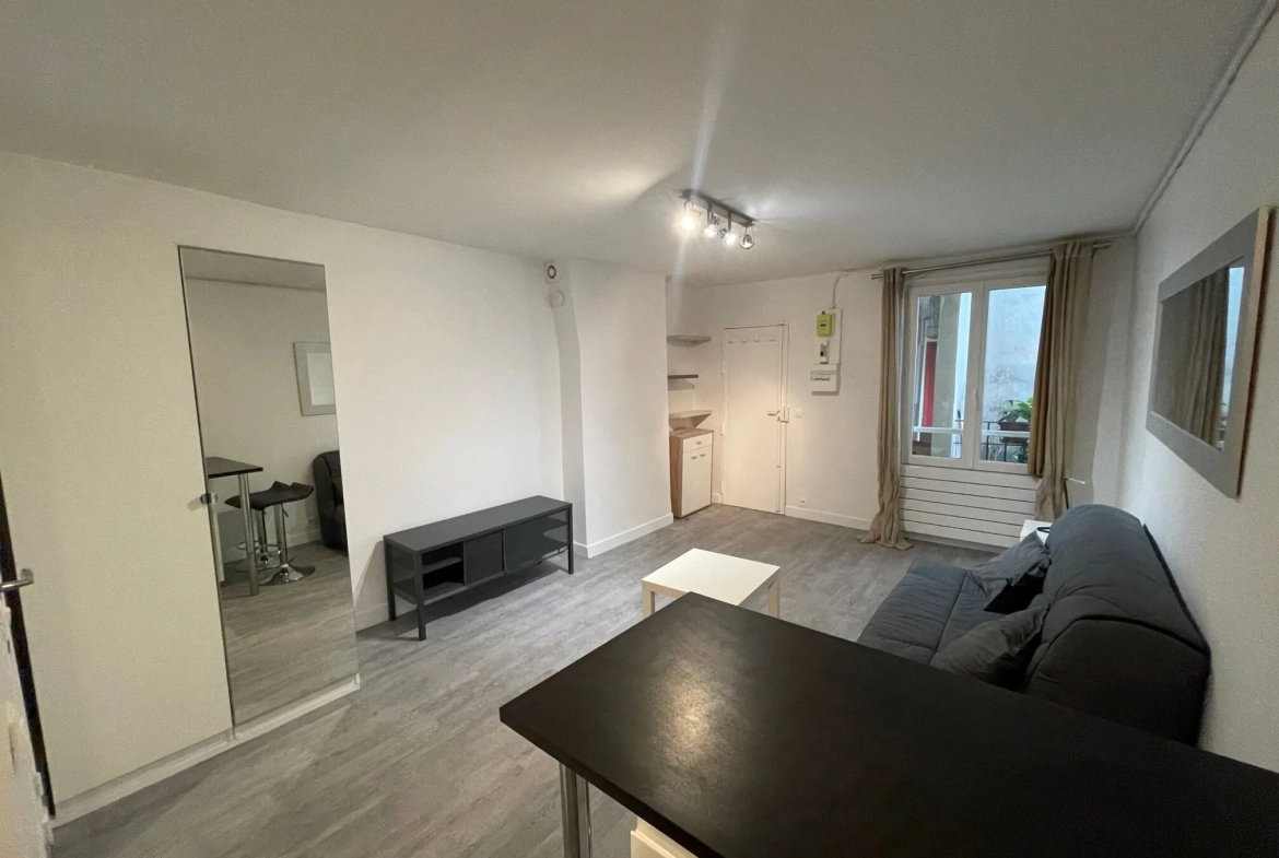 Studio meublé avec cave à vendre à Paris, idéal investissement ou pied-à-terre 