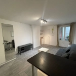 Studio meublé avec cave à vendre à Paris, idéal investissement ou pied-à-terre