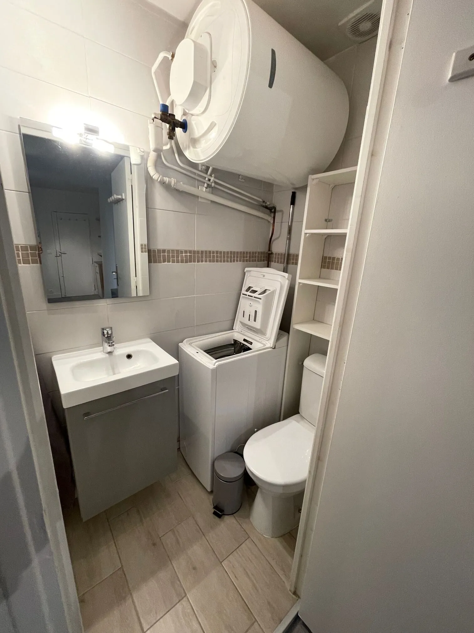 Studio meublé avec cave à vendre à Paris, idéal investissement ou pied-à-terre 