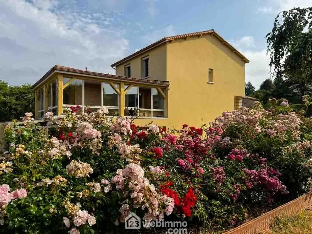 Maison à vendre de 110m² à Sèvremont avec grand jardin et potentiel d'aménagement 