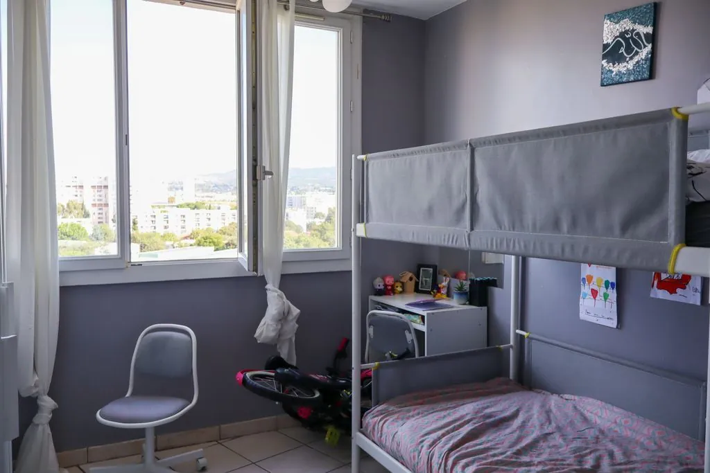 Investissez dans un appartement T4 lumineux à Marseille, rentabilité 10% dans le 14ème arrondissement 