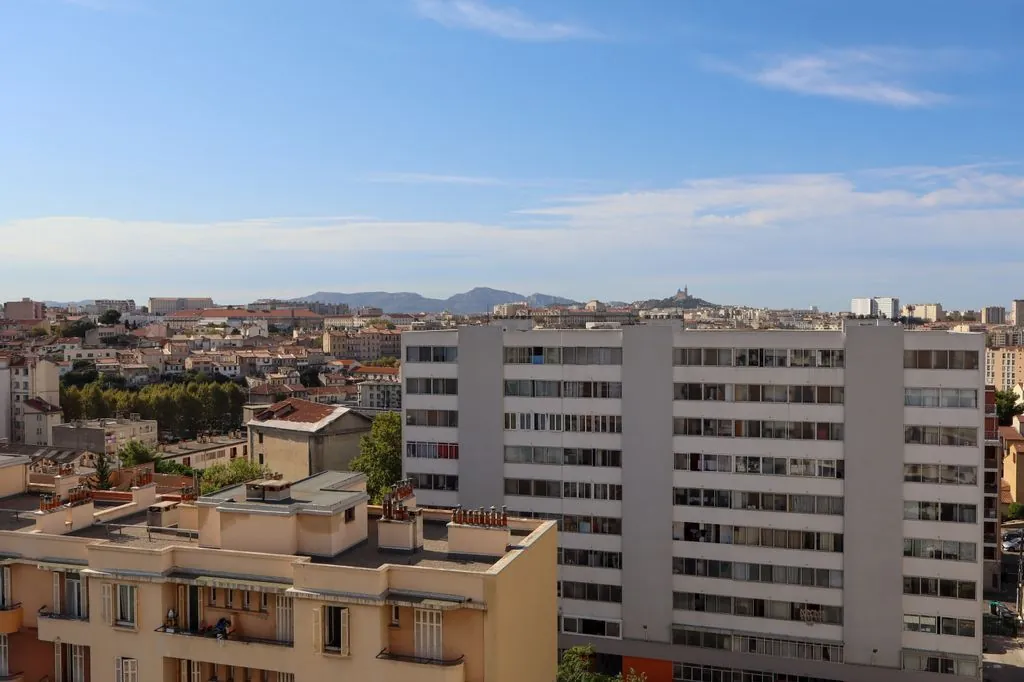 Investissez dans un appartement T4 lumineux à Marseille, rentabilité 10% dans le 14ème arrondissement 