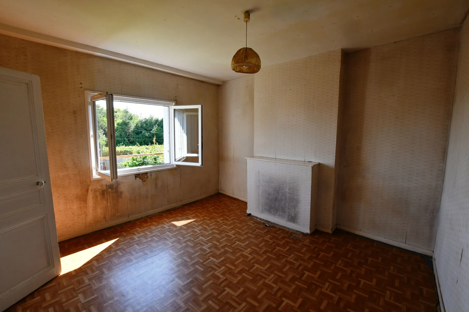 Maison individuelle à rénover proche Fécamp avec grand terrain et potentiel d'agrandissement 
