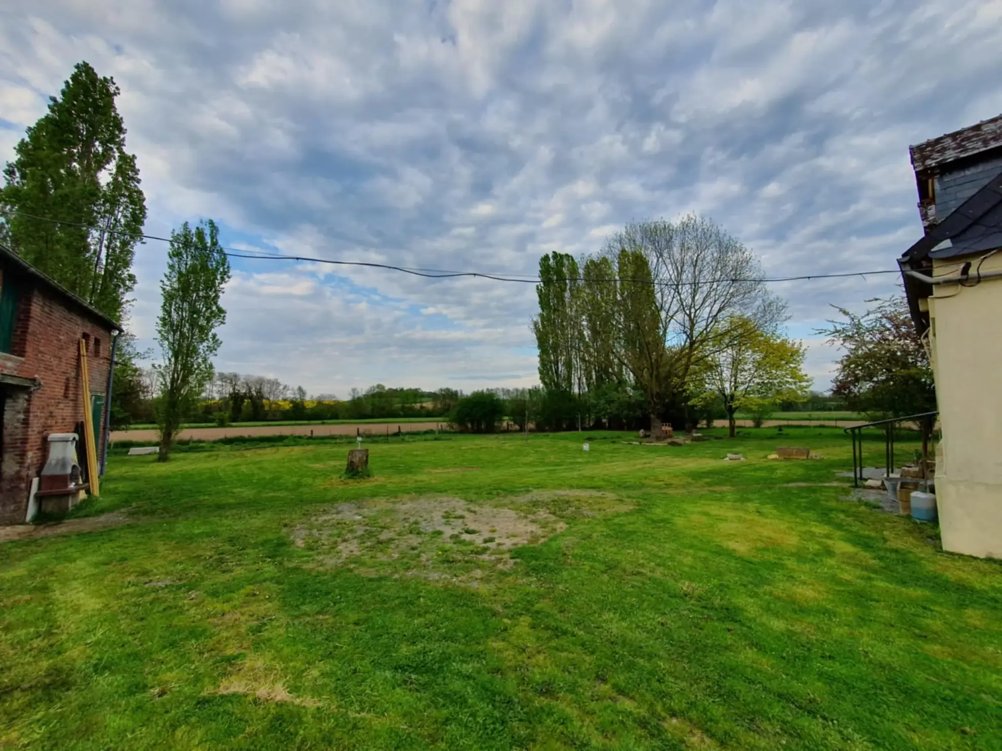 Maison à vendre à Fraillicourt avec potentiel d'aménagement et grand terrain 