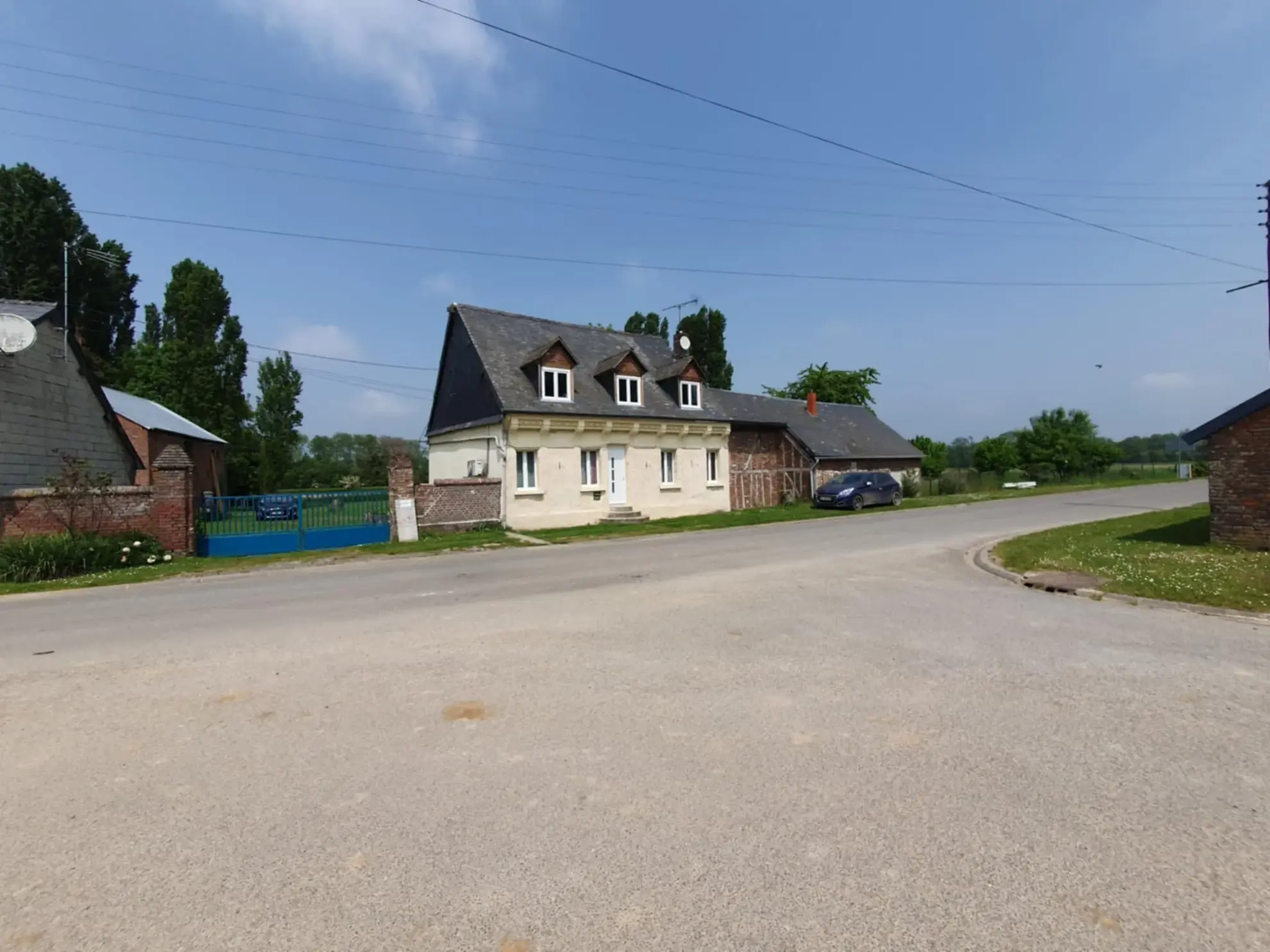 Maison à vendre à Fraillicourt avec potentiel d'aménagement et grand terrain 