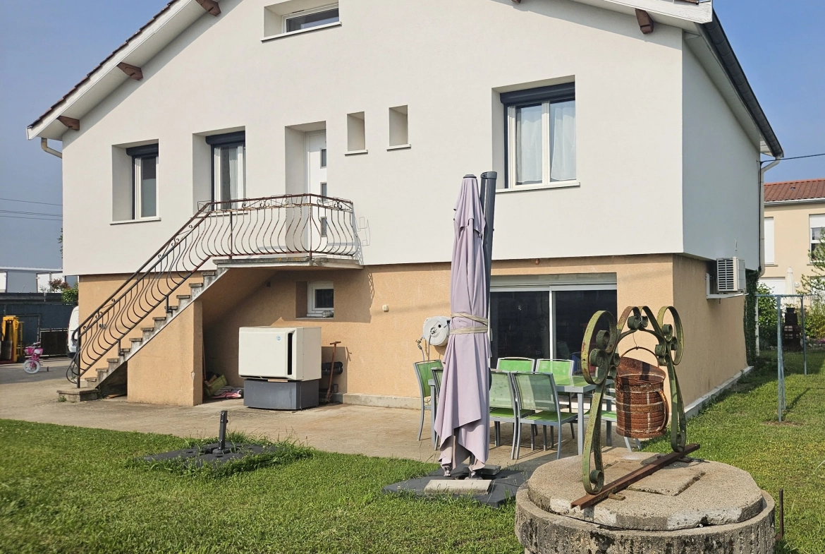 Maison rénovée de 105 m² avec grand terrain à Civens, proche Feurs 