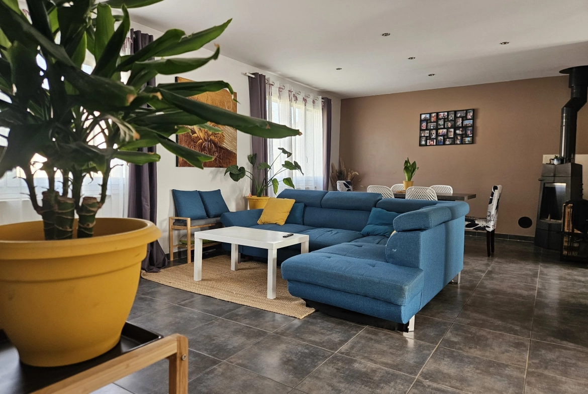 Maison rénovée de 105 m² avec grand terrain à Civens, proche Feurs 