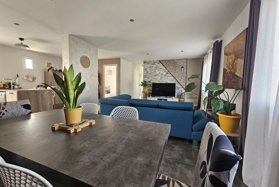 Maison rénovée de 105 m² avec grand terrain à Civens, proche Feurs 