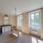 Appartement T2 rénovable de 70 m² avec cour à Ambert, emplacement privilégié