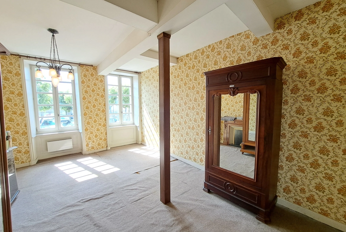 Appartement T2 rénovable de 70 m² avec cour à Ambert, emplacement privilégié 