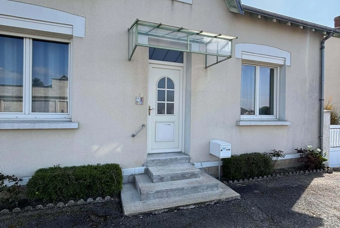 Maison 108m² à Dangé-Saint-Romain avec terrain clos et possibilités d'aménagement 