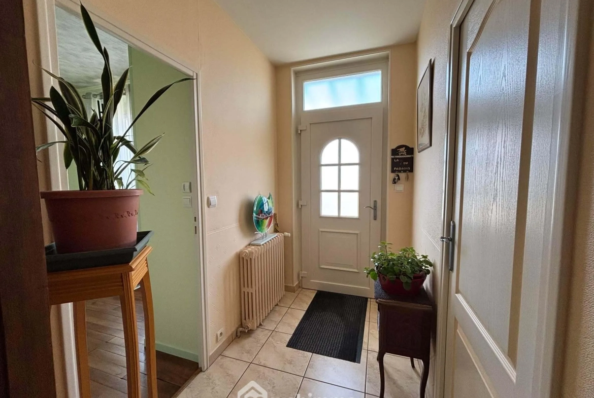 Maison 108m² à Dangé-Saint-Romain avec terrain clos et possibilités d'aménagement 