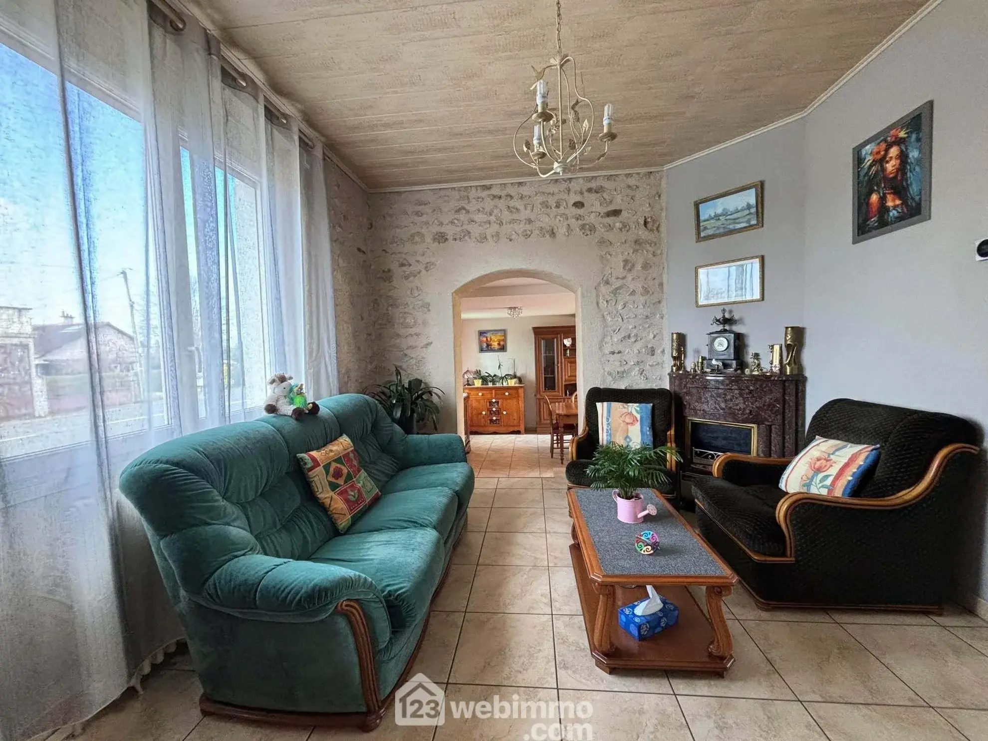 Maison 108m² à Dangé-Saint-Romain avec terrain clos et possibilités d'aménagement 