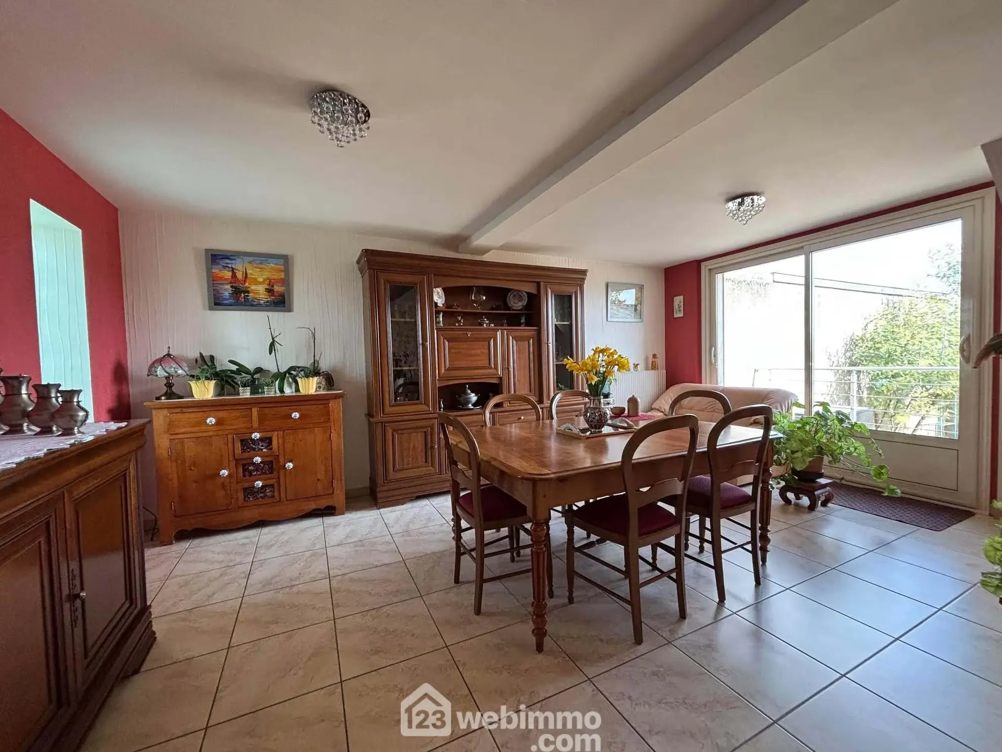 Maison 108m² à Dangé-Saint-Romain avec terrain clos et possibilités d'aménagement 