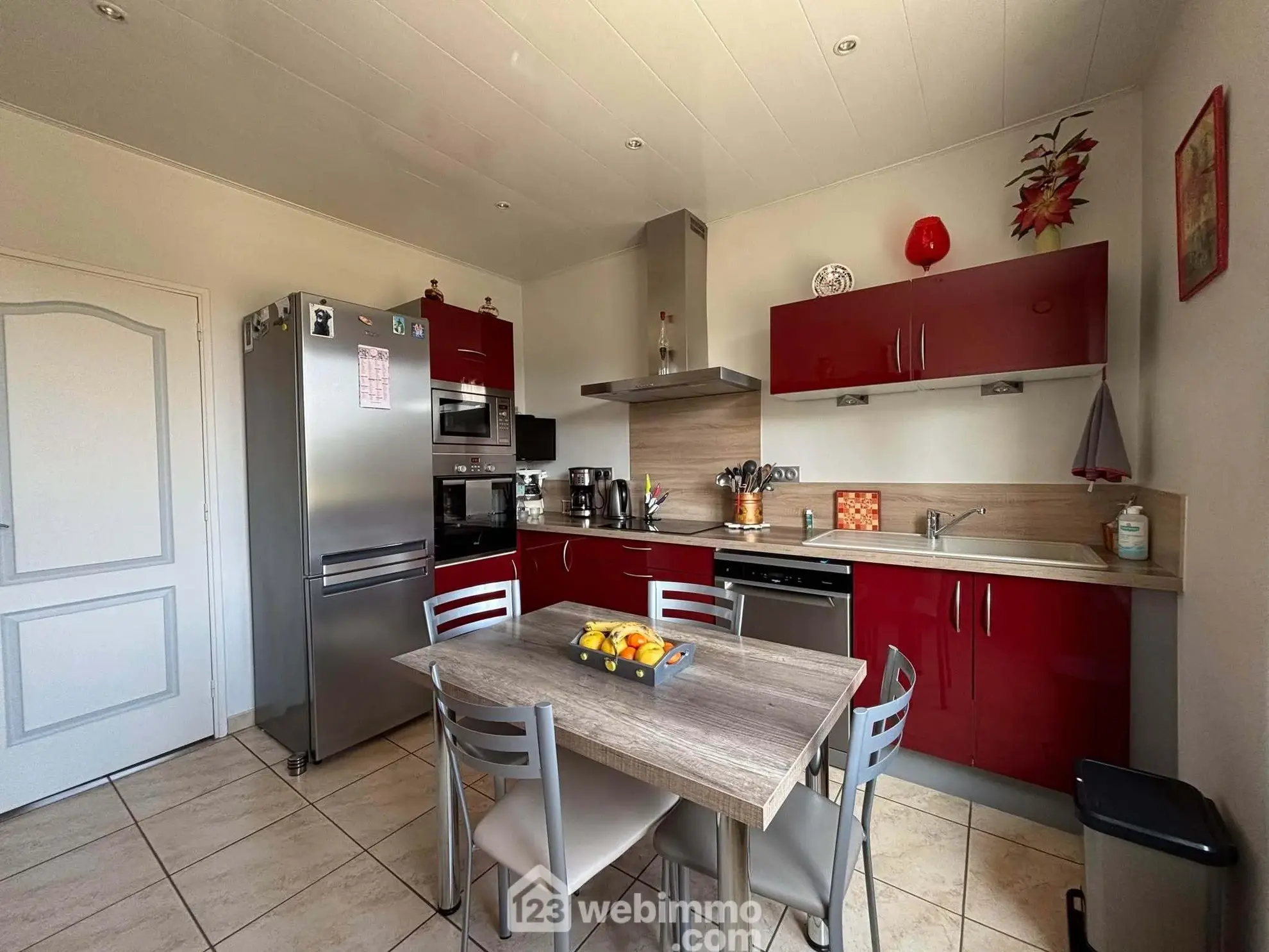 Maison 108m² à Dangé-Saint-Romain avec terrain clos et possibilités d'aménagement 
