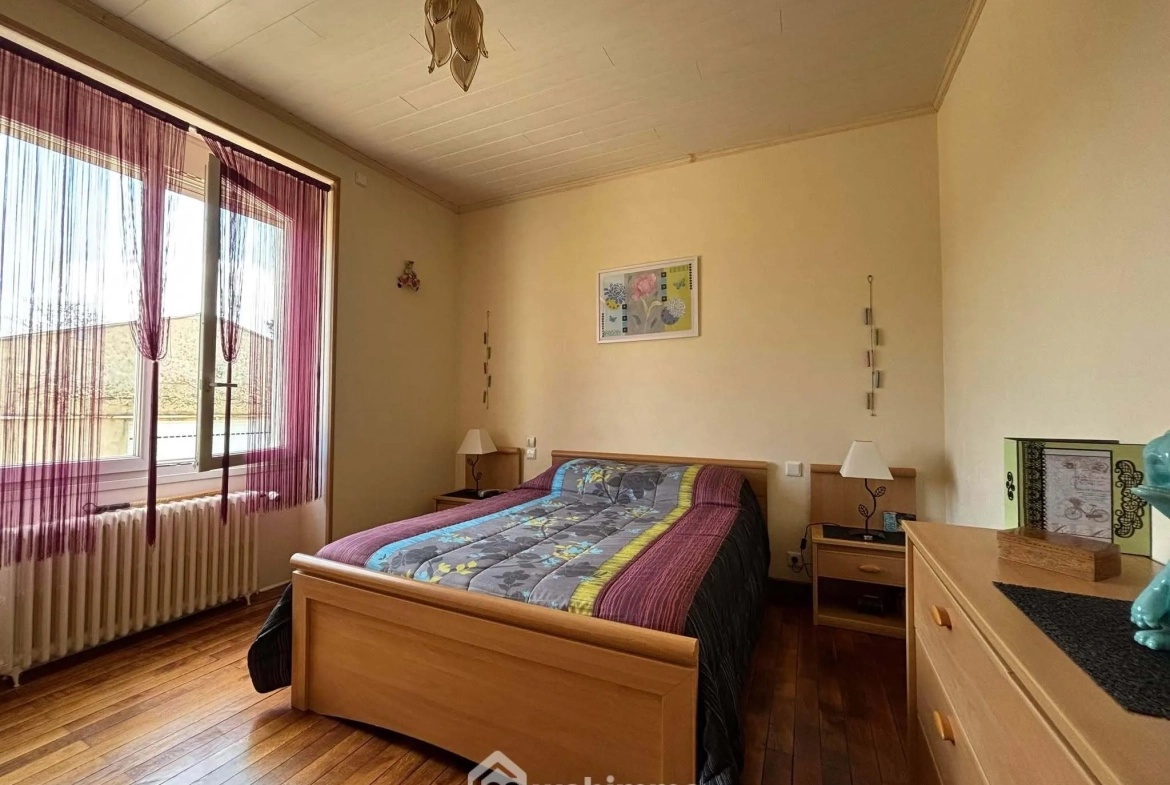 Maison 108m² à Dangé-Saint-Romain avec terrain clos et possibilités d'aménagement 