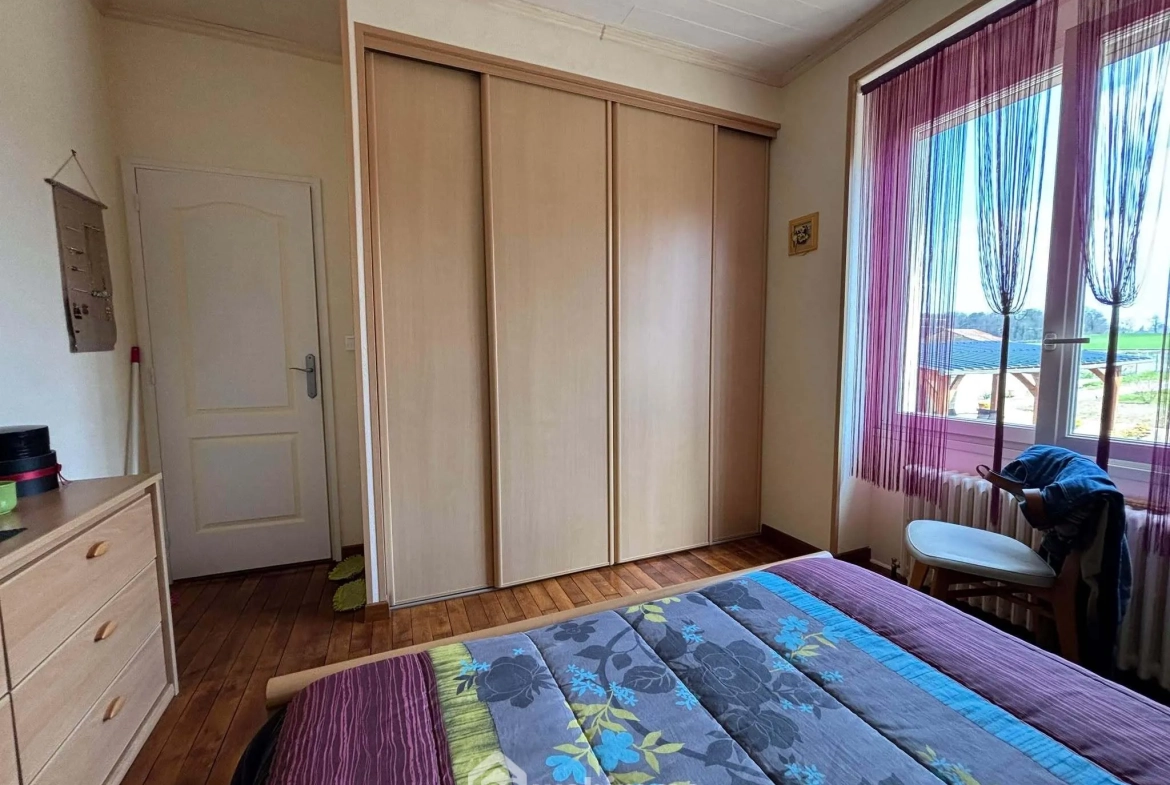 Maison 108m² à Dangé-Saint-Romain avec terrain clos et possibilités d'aménagement 