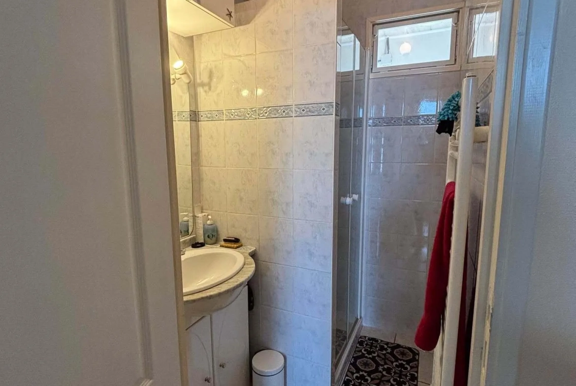 Maison 108m² à Dangé-Saint-Romain avec terrain clos et possibilités d'aménagement 