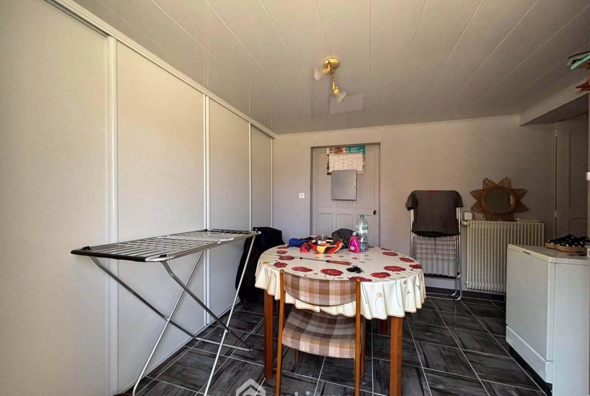 Maison 108m² à Dangé-Saint-Romain avec terrain clos et possibilités d'aménagement 