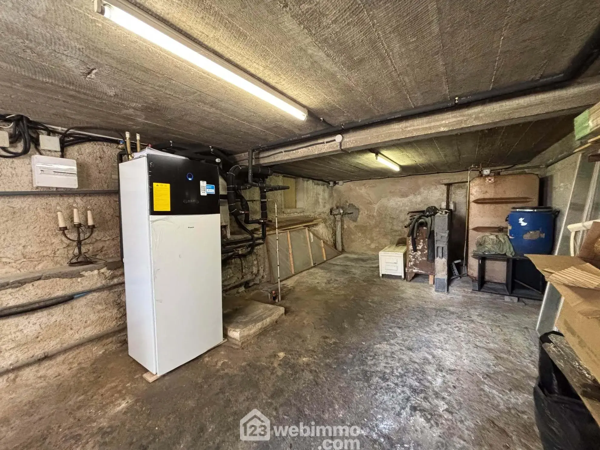 Maison 108m² à Dangé-Saint-Romain avec terrain clos et possibilités d'aménagement 