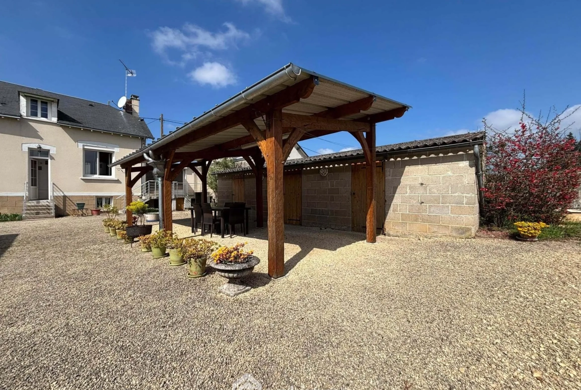Maison 108m² à Dangé-Saint-Romain avec terrain clos et possibilités d'aménagement 