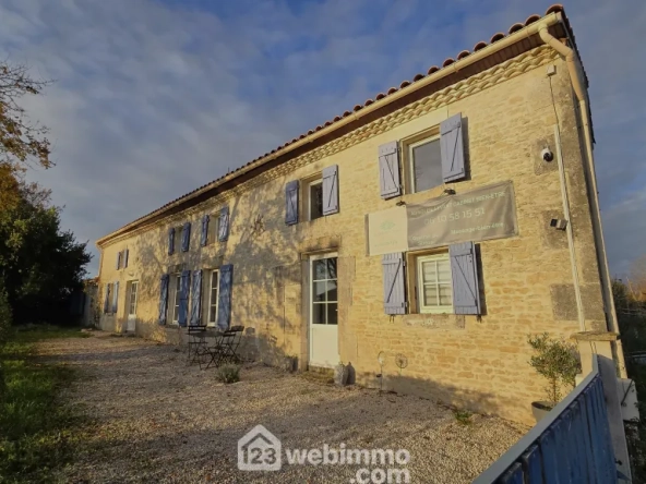 Longère spacieuse avec gîte et piscine à La Brousse - 244 m²