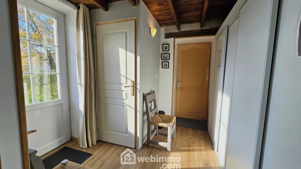 Longère spacieuse avec gîte et piscine à La Brousse - 244 m² 