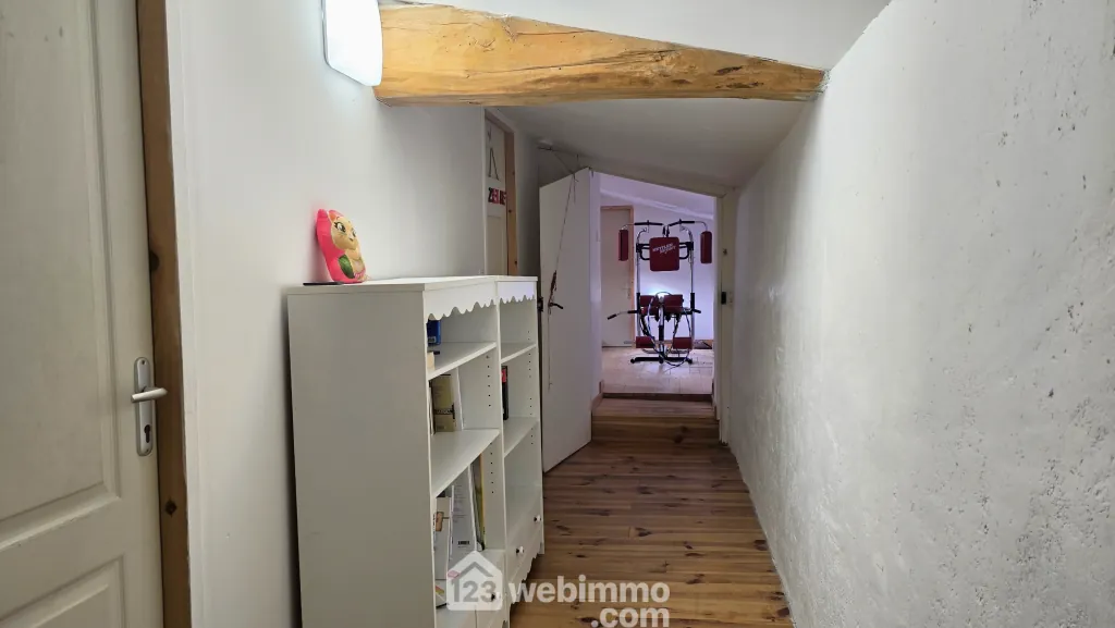 Longère spacieuse avec gîte et piscine à La Brousse - 244 m² 