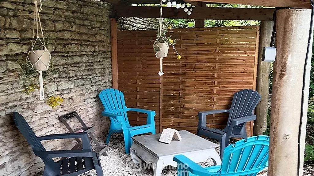 Longère spacieuse avec gîte et piscine à La Brousse - 244 m² 