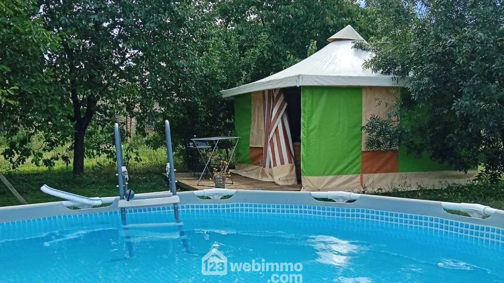 Longère spacieuse avec gîte et piscine à La Brousse - 244 m² 