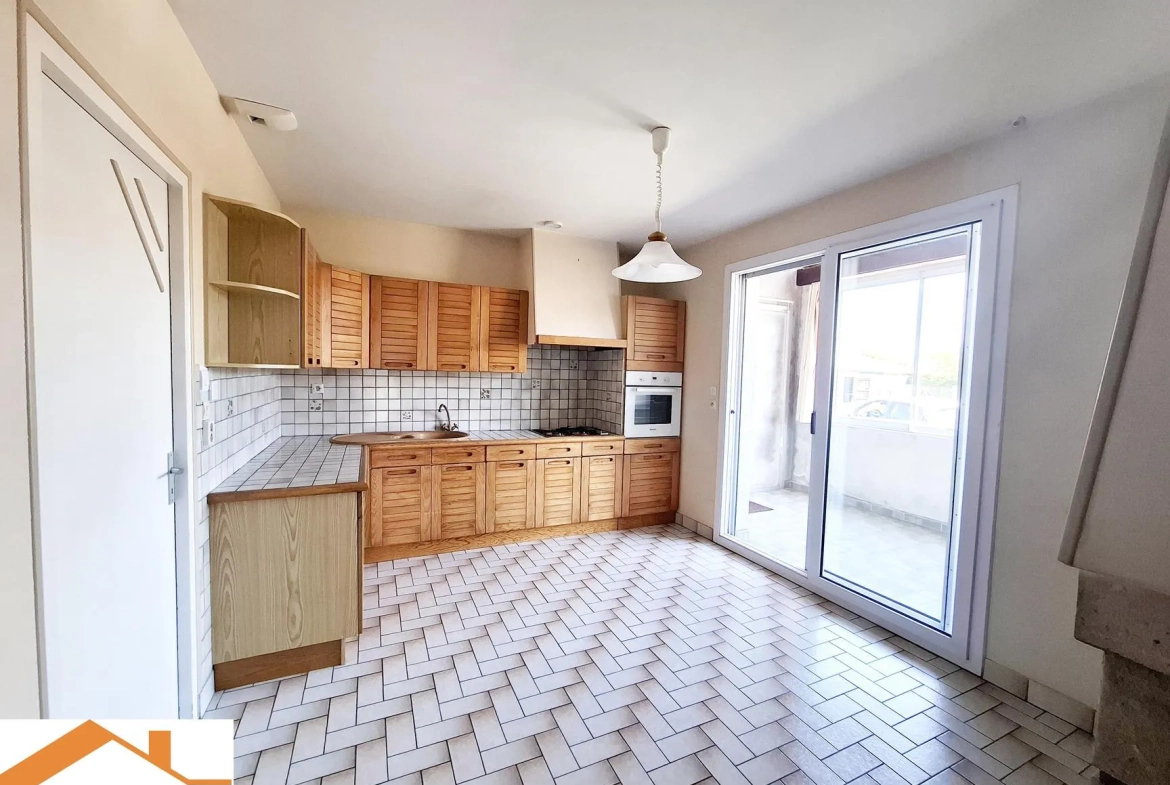 Maison de plain-pied à Les Lucs-sur-Boulogne avec garage et dépendances - 207.000 € 