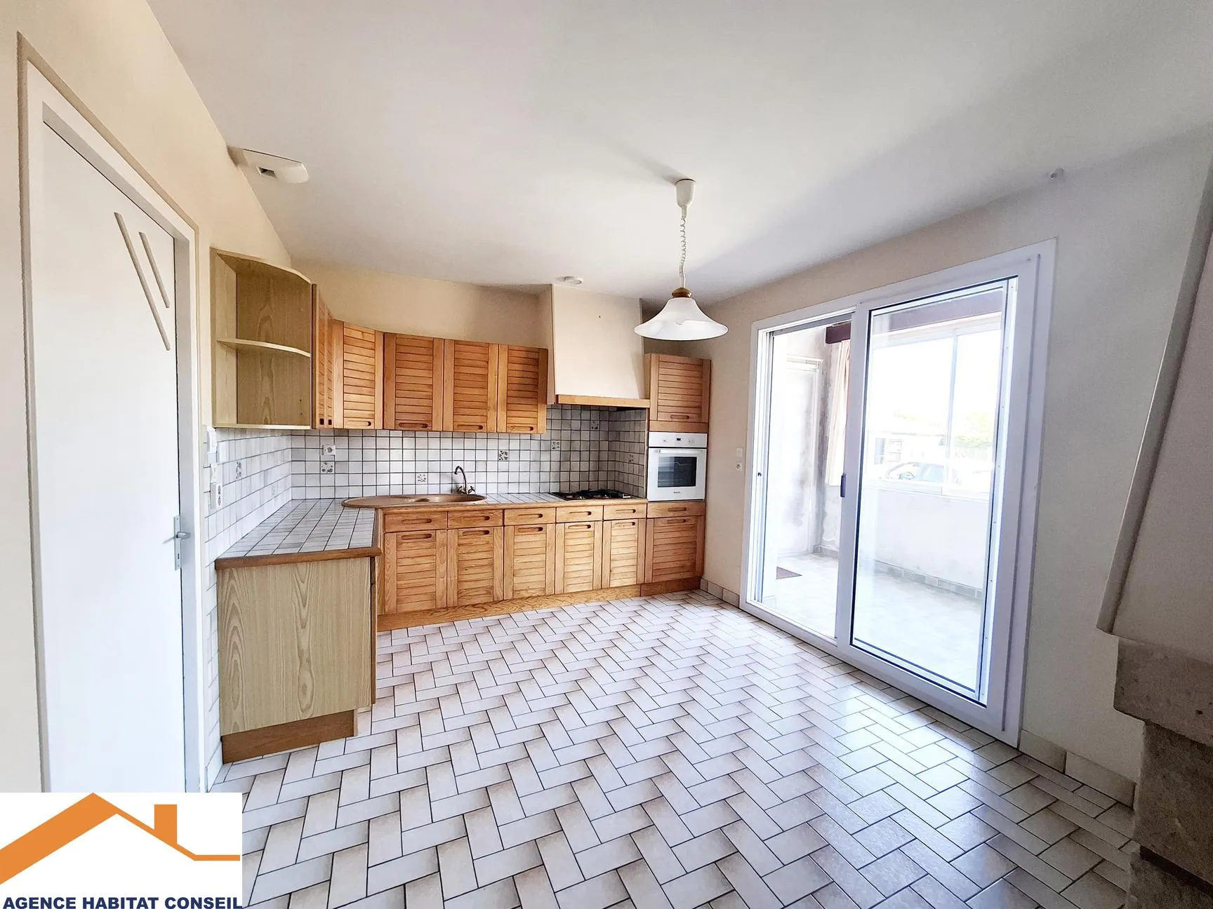 Maison de plain-pied à Les Lucs-sur-Boulogne avec garage et dépendances - 207.000 € 