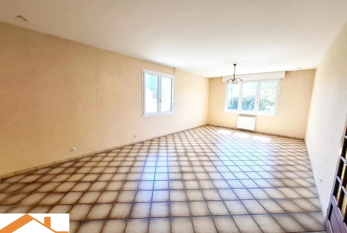 Maison de plain-pied à Les Lucs-sur-Boulogne avec garage et dépendances - 207.000 € 