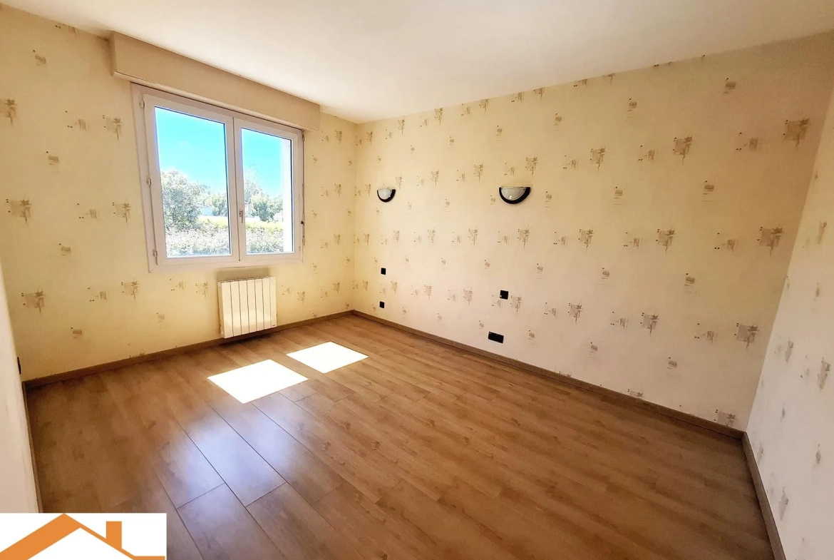 Maison de plain-pied à Les Lucs-sur-Boulogne avec garage et dépendances - 207.000 € 