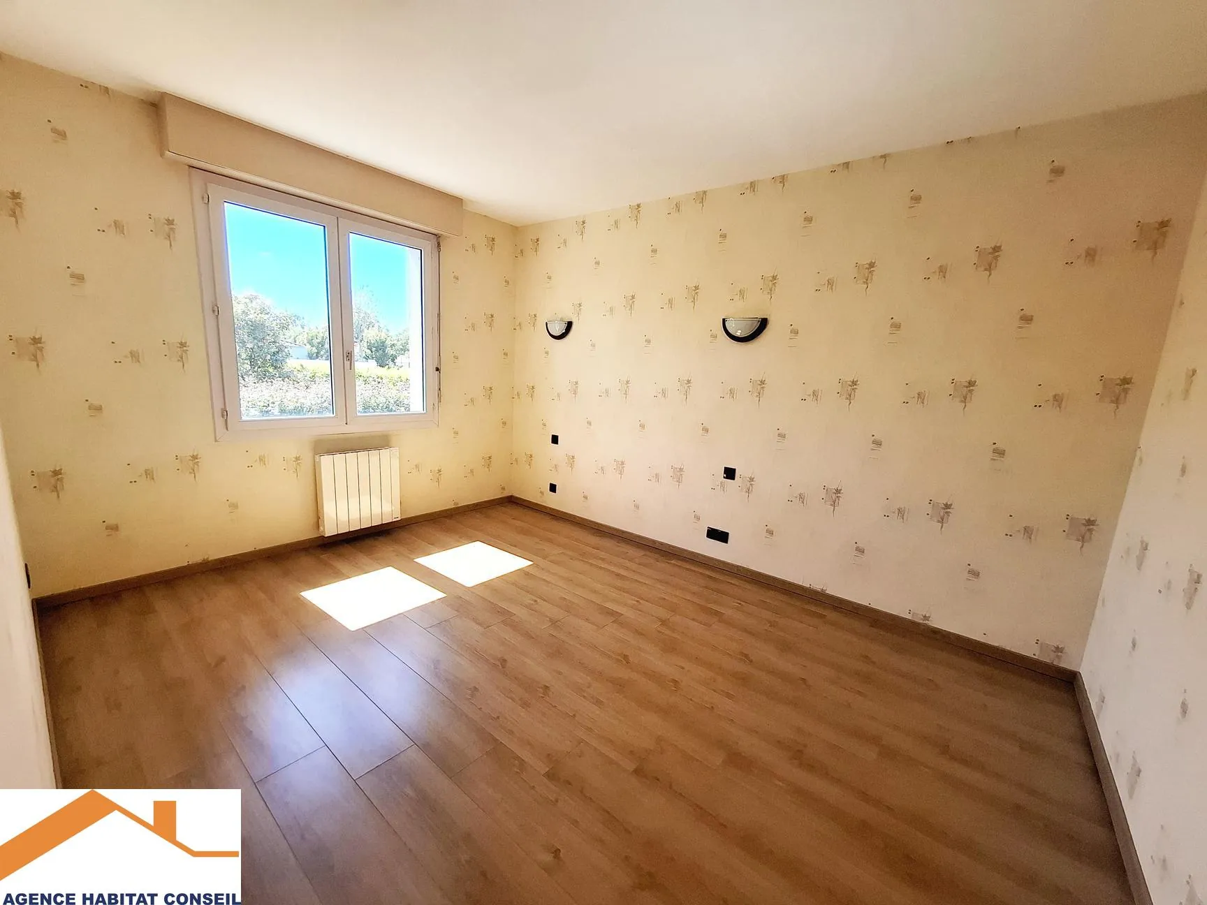 Maison de plain-pied à Les Lucs-sur-Boulogne avec garage et dépendances - 207.000 € 