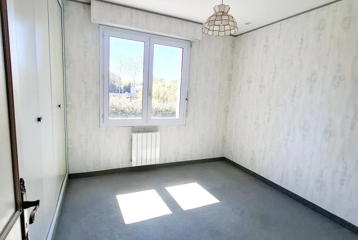 Maison de plain-pied à Les Lucs-sur-Boulogne avec garage et dépendances - 207.000 € 
