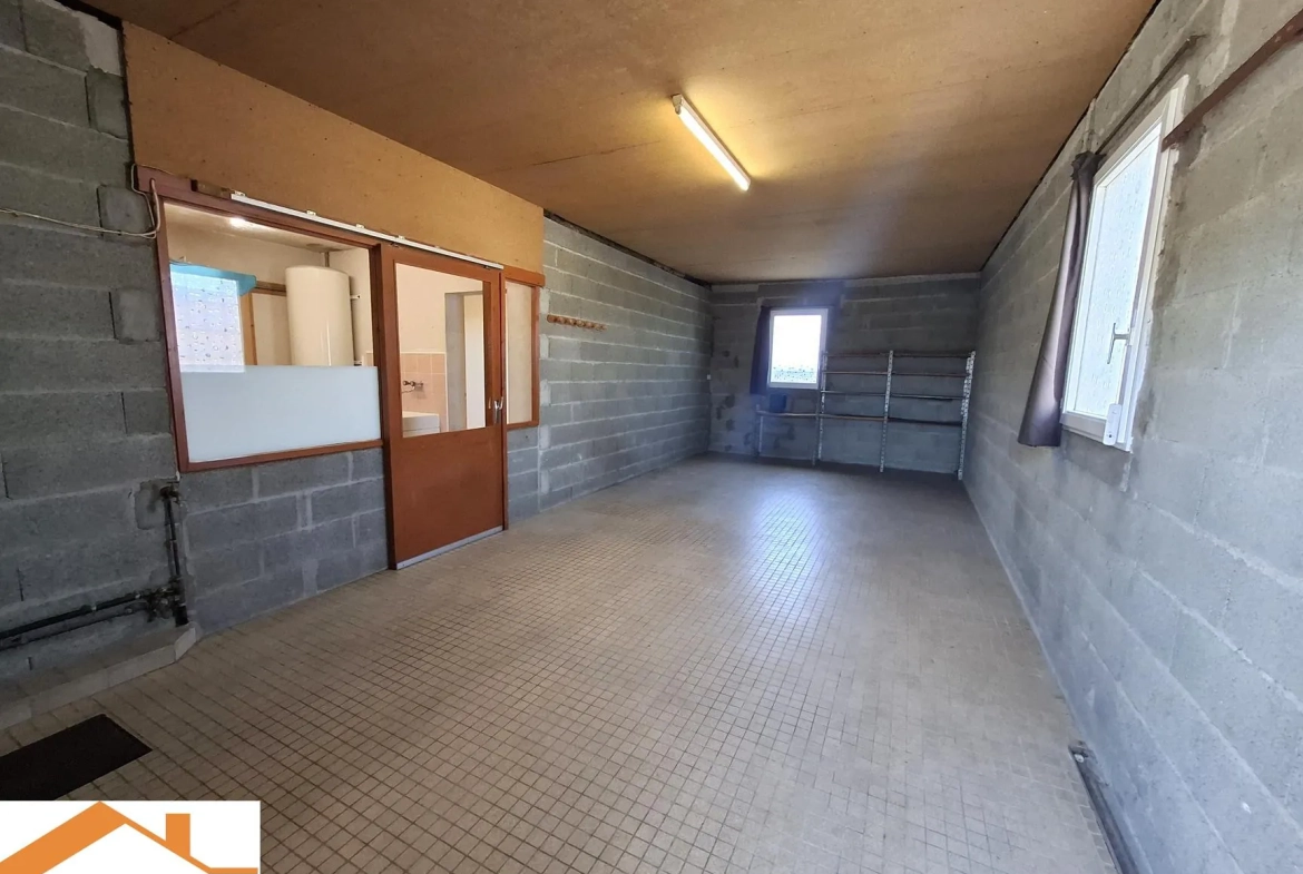 Maison de plain-pied à Les Lucs-sur-Boulogne avec garage et dépendances - 207.000 € 