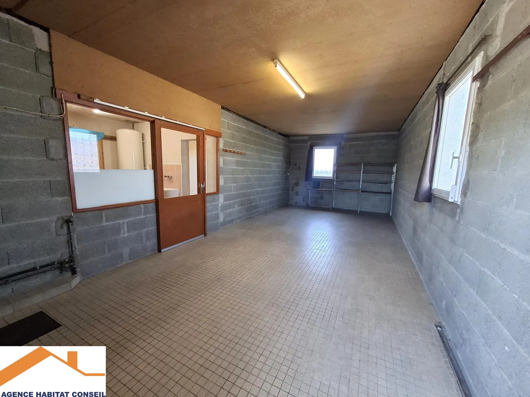 Maison de plain-pied à Les Lucs-sur-Boulogne avec garage et dépendances - 207.000 € 
