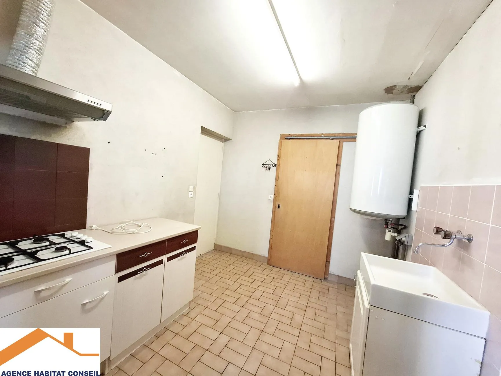 Maison de plain-pied à Les Lucs-sur-Boulogne avec garage et dépendances - 207.000 € 