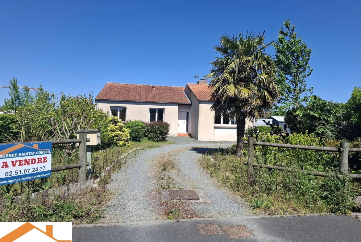 Maison de plain-pied à Les Lucs-sur-Boulogne avec garage et dépendances - 207.000 € 