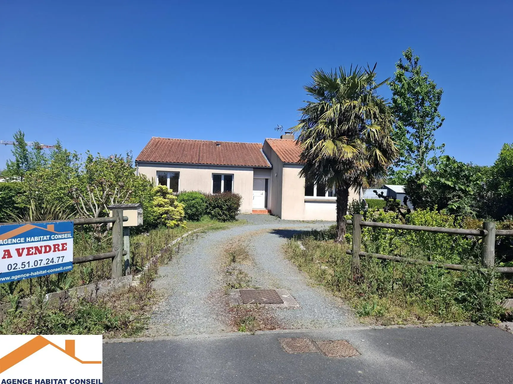 Maison de plain-pied à Les Lucs-sur-Boulogne avec garage et dépendances - 207.000 € 