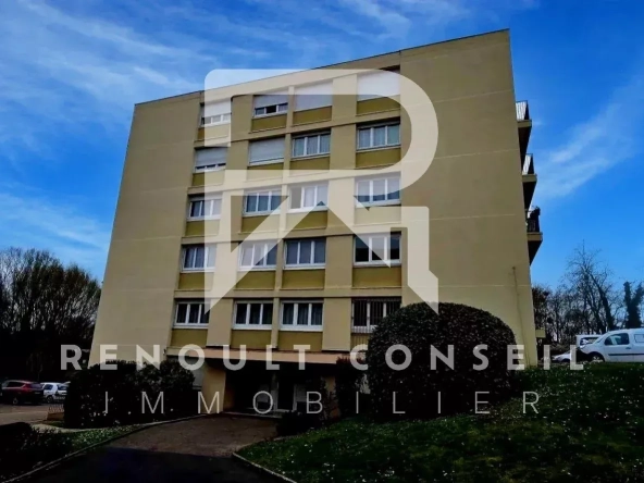 Appartement F3 avec balcon, garages et ascenseur à Saint Aubin les Elbeuf
