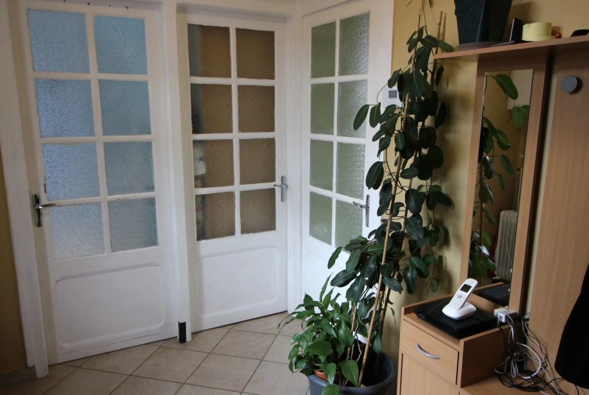 Maison 5 pièces à Chabris avec garage et jardin, proche centre-ville 